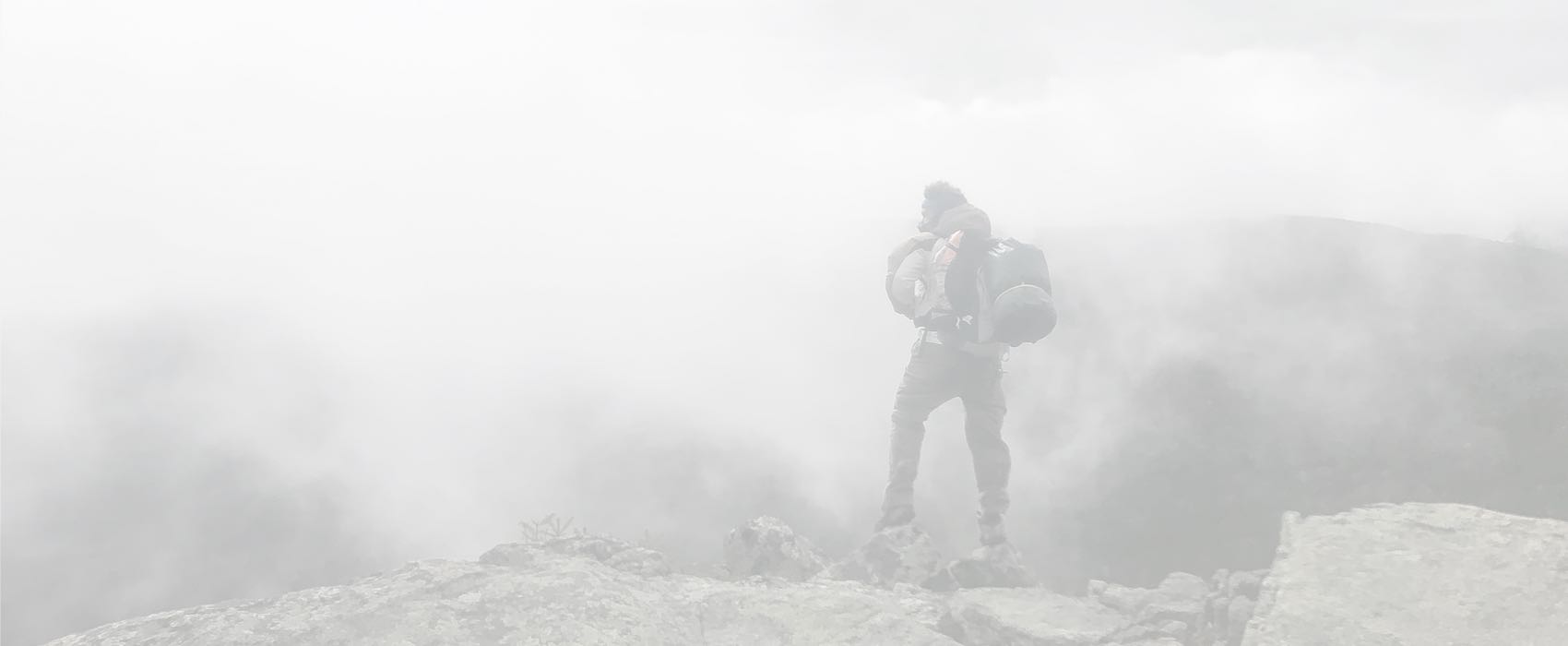 balazs-busznyak-3mtcyvbAqzM-unsplash 城市同行|M41465 拼色郵差包