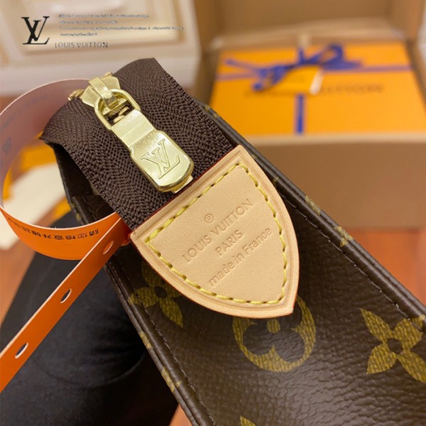 gucciaaa-38675-gallery-75461-0cb163453891b801 城市同行|M47542 男女同款手包化妝包|城市旅行實拍視角