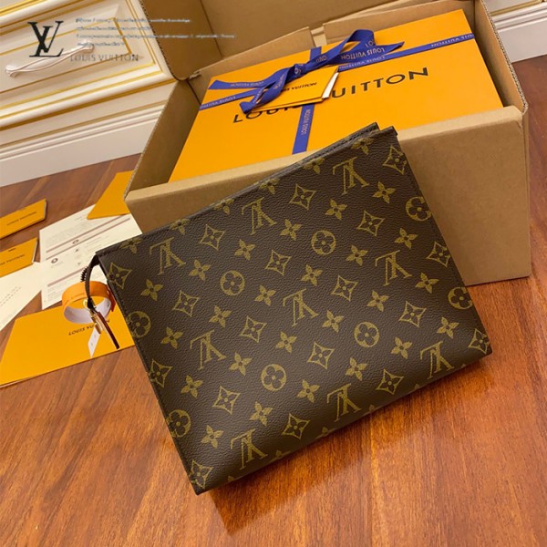 gucciaaa-38675-gallery-75463-aa1fa6357652ff69 城市同行|M47542 男女同款手包化妝包|包款全貌與整體比例