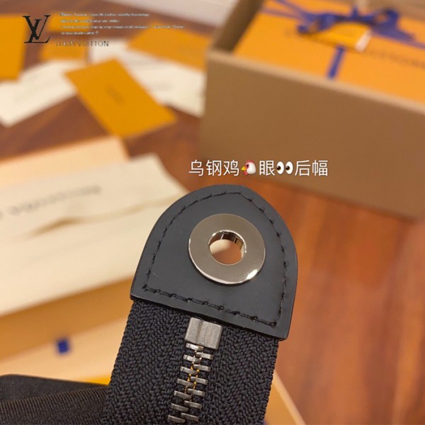 gucciaaa-38682-gallery-75552-ca17956eefd690bf 城市同行|M69535 男士手包|商品實拍視角 03