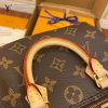 gucciaaa-38684-gallery-75573-4be98b1479a938a6 城市同行|M61252 NANO mini枕頭包|商品實拍視角 05