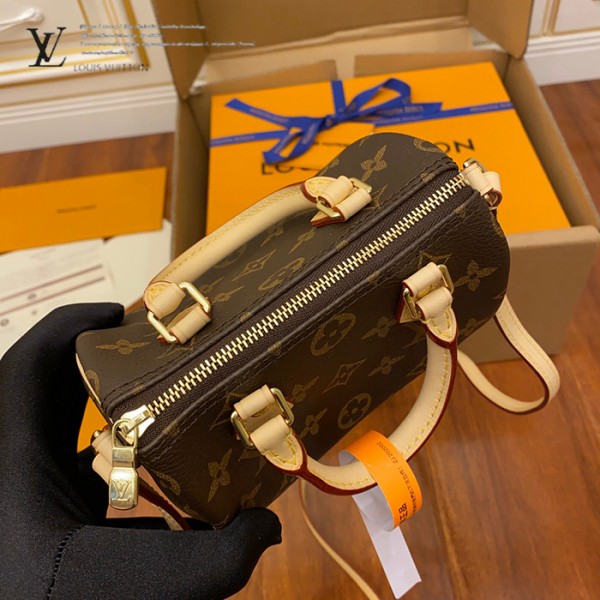 gucciaaa-38684-gallery-75582-9fcb7aabb356963d 城市同行|M61252 NANO mini枕頭包|商品實拍視角 14