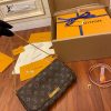 gucciaaa-38686-gallery-75601-8a2df7cd6a922121 城市同行|M40718 小號斜背包晚宴包|商品實拍視角 09