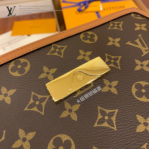 gucciaaa-38689-gallery-75627-2a311b3813053d38 城市同行|M69184 手包化妝包|城市旅行實拍視角