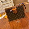 gucciaaa-38689-gallery-75631-d58a7a33ebd43ac2 城市同行|M69184 手包化妝包|包款全貌與整體比例