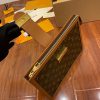 gucciaaa-38689-gallery-75634-949812596009fb5f 城市同行|M69184 手包化妝包|商品實拍視角 10