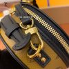gucciaaa-38691-gallery-75659-a0329118f3f01d6d 城市同行|M68276 斜背包 圓餅包|使用場景與整體比例