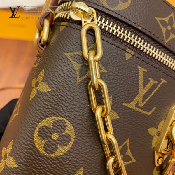 gucciaaa-38693-gallery-75687-0bcea695081eea62 城市同行|M44914 手機包|商品實拍視角 03