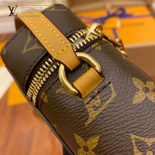 gucciaaa-38693-gallery-75688-03d19bc24eb2e1db 城市同行|M44914 手機包|城市旅行實拍視角
