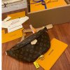 gucciaaa-38694-gallery-75702-5344d9a2891baf41 城市同行|M43644 男女同款胸包腰包|城市旅行實拍視角