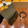 gucciaaa-38696-gallery-75729-295c574720832a79 城市同行|M44797 手提斜背包|商品實拍視角 03