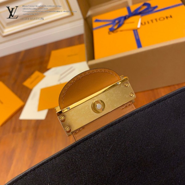 gucciaaa-38697-gallery-75745-b97cb19626c02591 城市同行|M68746 小號達芙妮郵差包|城市旅行實拍視角