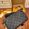 gucciaaa-38706-gallery-75858-a326cd9f880d9ebb 城市同行|M69443 男士三合一郵差包|商品實拍視角 08