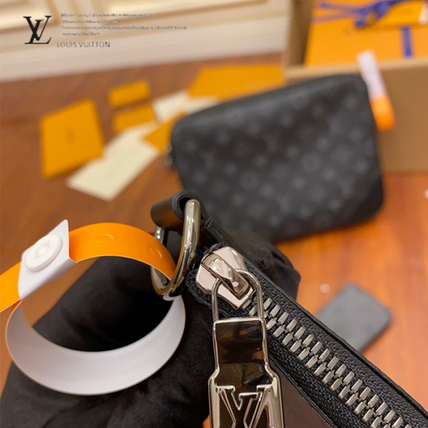 gucciaaa-38706-gallery-75859-cc842a05424ebbd3 城市同行|M69443 男士三合一郵差包|商品實拍視角 09