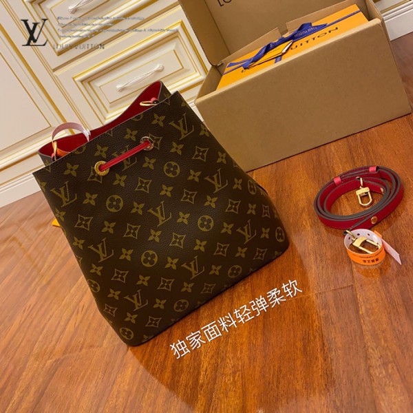 gucciaaa-38716-gallery-76009-c9be6512d075a002 城市同行|M44021 水桶包|城市旅行實拍視角