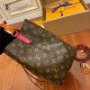 gucciaaa-38716-gallery-76014-e1259d7d9ab8fc4c 城市同行|M44021 水桶包|商品實拍視角 09