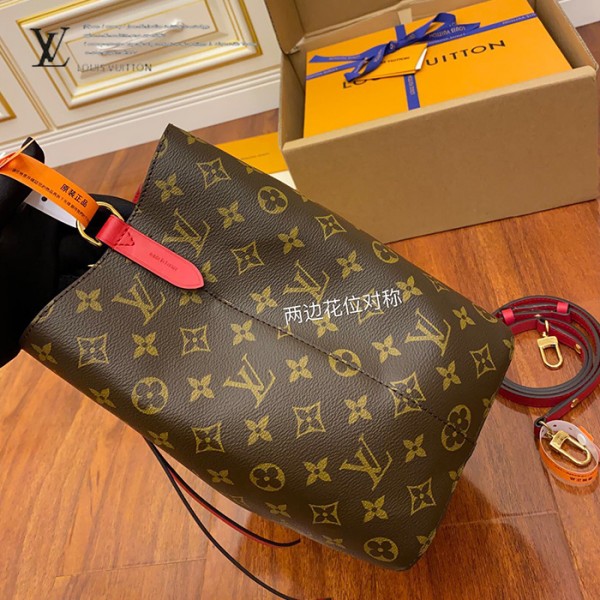 gucciaaa-38716-gallery-76014-e1259d7d9ab8fc4c 城市同行|M44021 水桶包|商品實拍視角 09