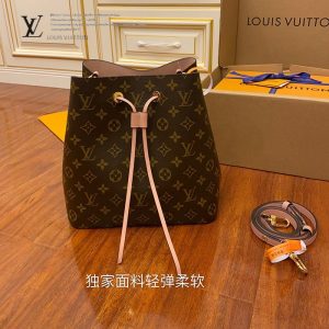 gucciaaa-38717-gallery-76016-64fc018aedffb692 城市同行|精選 M44022 水桶包|包款全貌與整體比例