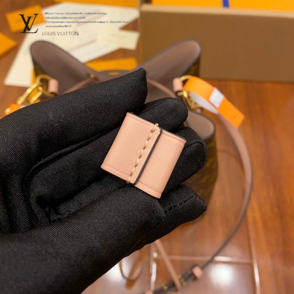 gucciaaa-38717-gallery-76019-663009e0bb7b29fa 城市同行|精選 M44022 水桶包|商品實拍視角 05