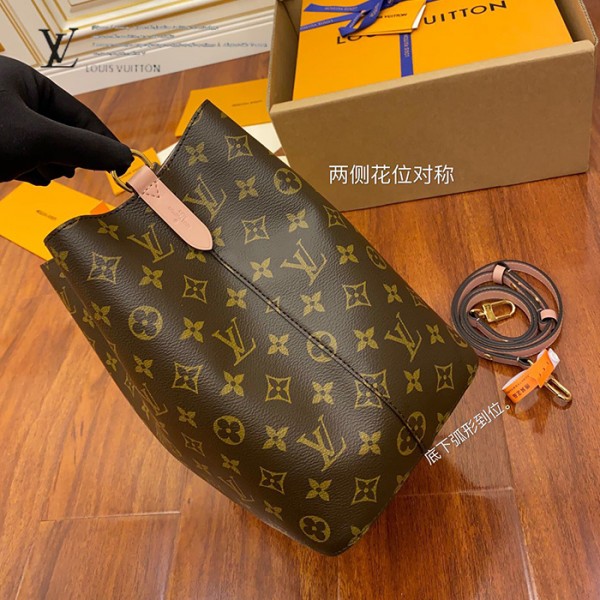gucciaaa-38717-gallery-76020-428e596751b10dd2 城市同行|精選 M44022 水桶包|商品實拍視角 06