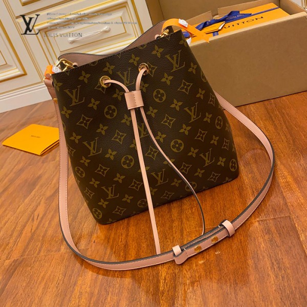 gucciaaa-38717-gallery-76022-a9d5f19938084fa2 城市同行|精選 M44022 水桶包|商品實拍視角 08