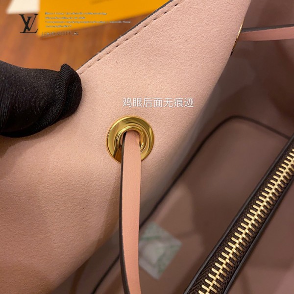 gucciaaa-38717-gallery-76023-a80f747f3ed9a6dd 城市同行|精選 M44022 水桶包|商品實拍視角 09