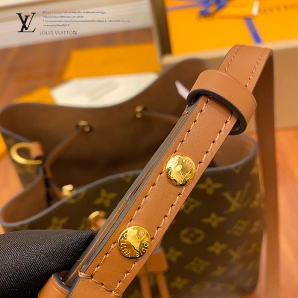 gucciaaa-38718-gallery-76027-22cf8205c6c92047 城市同行|M44887 水桶包|城市旅行實拍視角