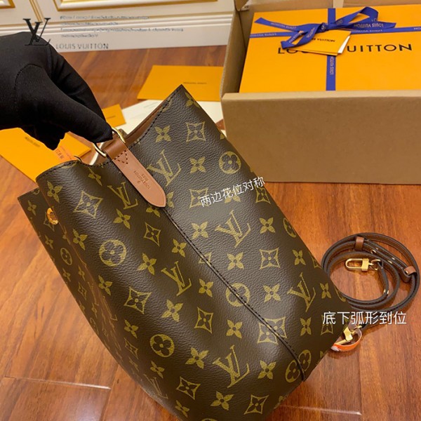 gucciaaa-38718-gallery-76029-fcd359e3b1f5f506 城市同行|M44887 水桶包|商品實拍視角 06