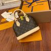 gucciaaa-38719-gallery-76040-fd7b4e0566312c83 城市同行|M53152 ALMA bb 貝殼包|商品實拍視角 09