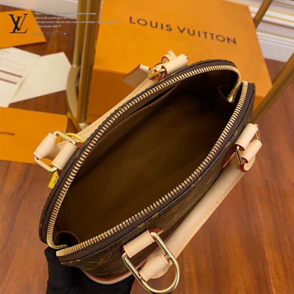 gucciaaa-38719-gallery-76043-f4a6276ae3f12c90 城市同行|M53152 ALMA bb 貝殼包|商品實拍視角 12