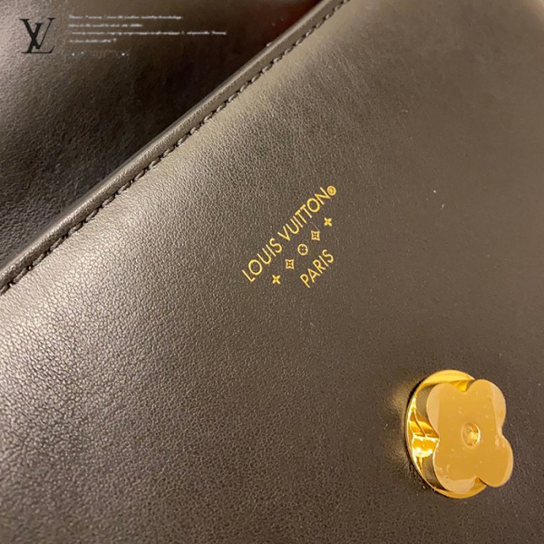 gucciaaa-38720-gallery-76045-fe3081bac8f969df 城市同行|M55948 女士郵差包|商品實拍視角 02