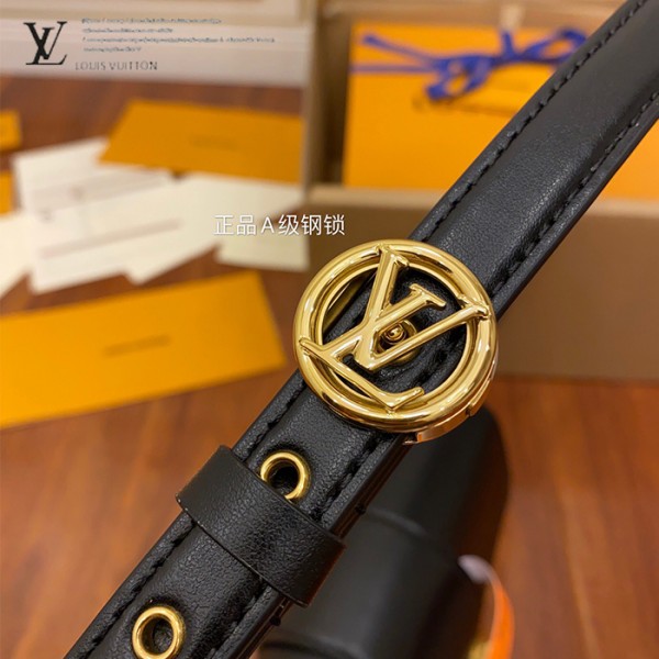 gucciaaa-38720-gallery-76048-d105a6fde1d6c387 城市同行|M55948 女士郵差包|商品實拍視角 05