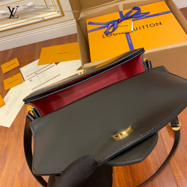 gucciaaa-38720-gallery-76055-2ac4d5e10676d35d 城市同行|M55948 女士郵差包|商品實拍視角 11