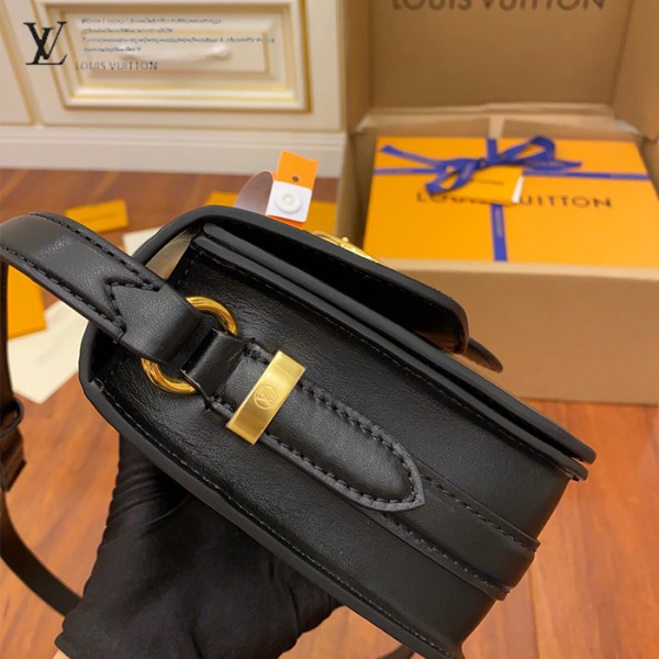 gucciaaa-38720-gallery-76057-277f6317c80b475e 城市同行|M55948 女士郵差包|商品實拍視角 13