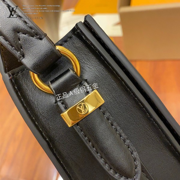 gucciaaa-38720-gallery-76059-18611daac6282d42 城市同行|M55948 女士郵差包|商品實拍視角 15