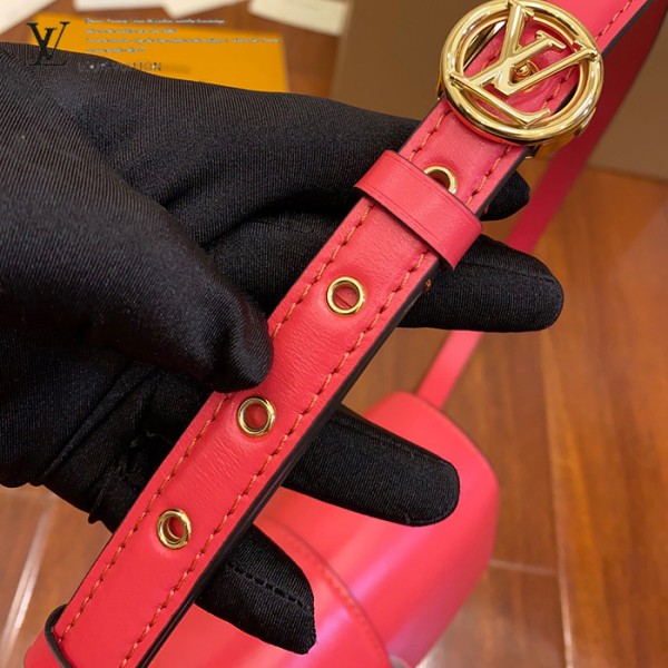 gucciaaa-38721-gallery-76061-c05d5cf282f97da0 城市同行|M55949 女士郵差包|商品實拍視角 03