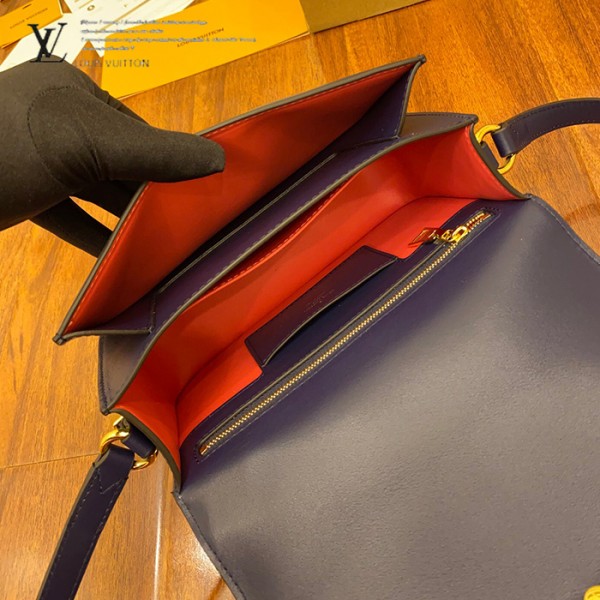 gucciaaa-38722-gallery-76084-c890424506f8351b 城市同行|M55951 女士郵差包|商品實拍視角 13