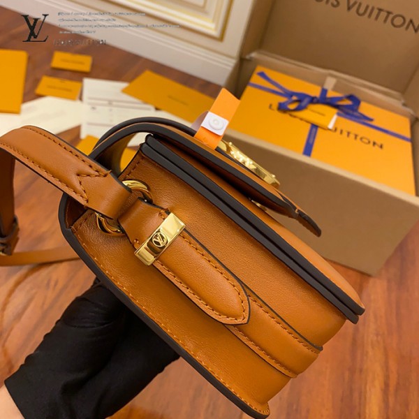 gucciaaa-38723-gallery-76097-ddbd35f69a6244de 城市同行|M55952 女士郵差包|商品實拍視角 03