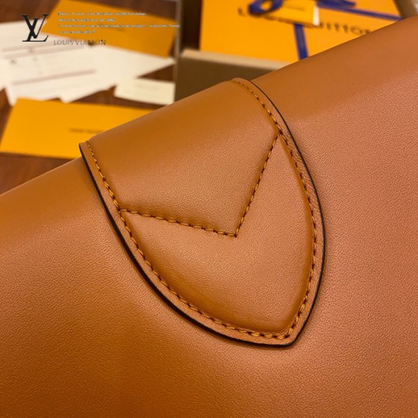 gucciaaa-38723-gallery-76098-440ce5149e89065e 城市同行|M55952 女士郵差包|城市旅行實拍視角