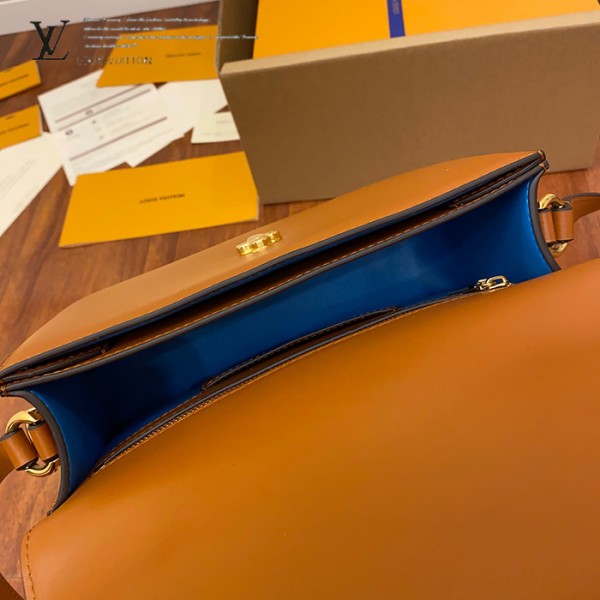 gucciaaa-38723-gallery-76107-88581fef601d5070 城市同行|M55952 女士郵差包|商品實拍視角 13