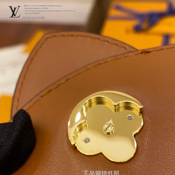 gucciaaa-38723-gallery-76109-3f7465bce7eb8e96 城市同行|M55952 女士郵差包|商品實拍視角 15