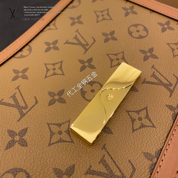 gucciaaa-38729-gallery-76185-f36a85c118913e7d 城市同行|M44391 達芙妮郵差包|商品實拍視角 10
